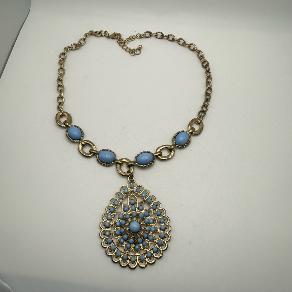 Elegant Gold and Blue Pendant Necklace
